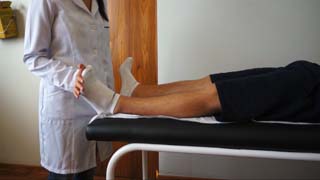 Prova de força muscular: flexão plantar do pé ou extensão dorsal do pé (sóeo/gastrocnêmio)